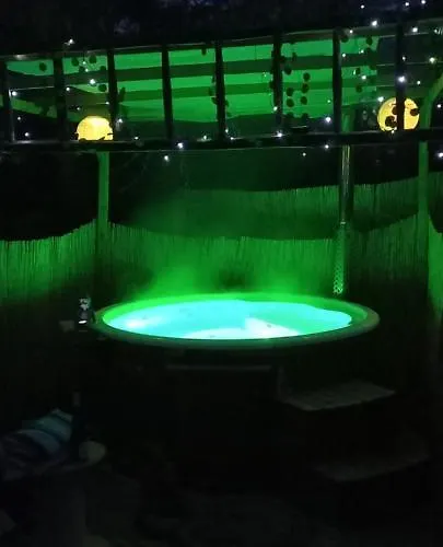 Mini Maison Tiny House Et Son Bain Nordique Nyaraló Figeac